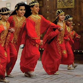 لوحة راقصة من مهرجان ربيع الشرقية