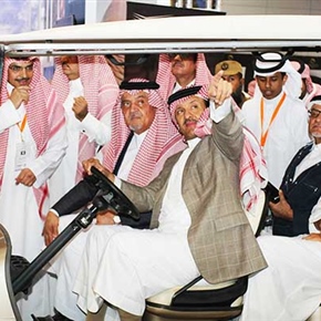 جولة الأمير سعود الفيصل يرافقة الأمير تركي الفيصل والأمير سلطان بن سلمان في ملتقى ألوان السعودية 